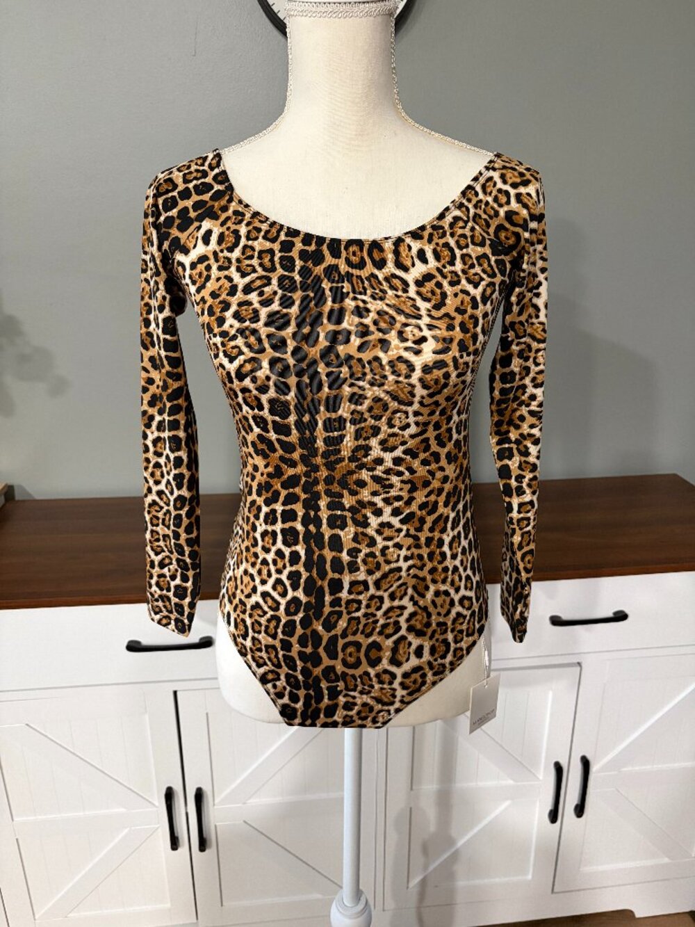 MANGOPOP Collection Leopard Print Scoop Neck Bodysuit NWT Size Medium